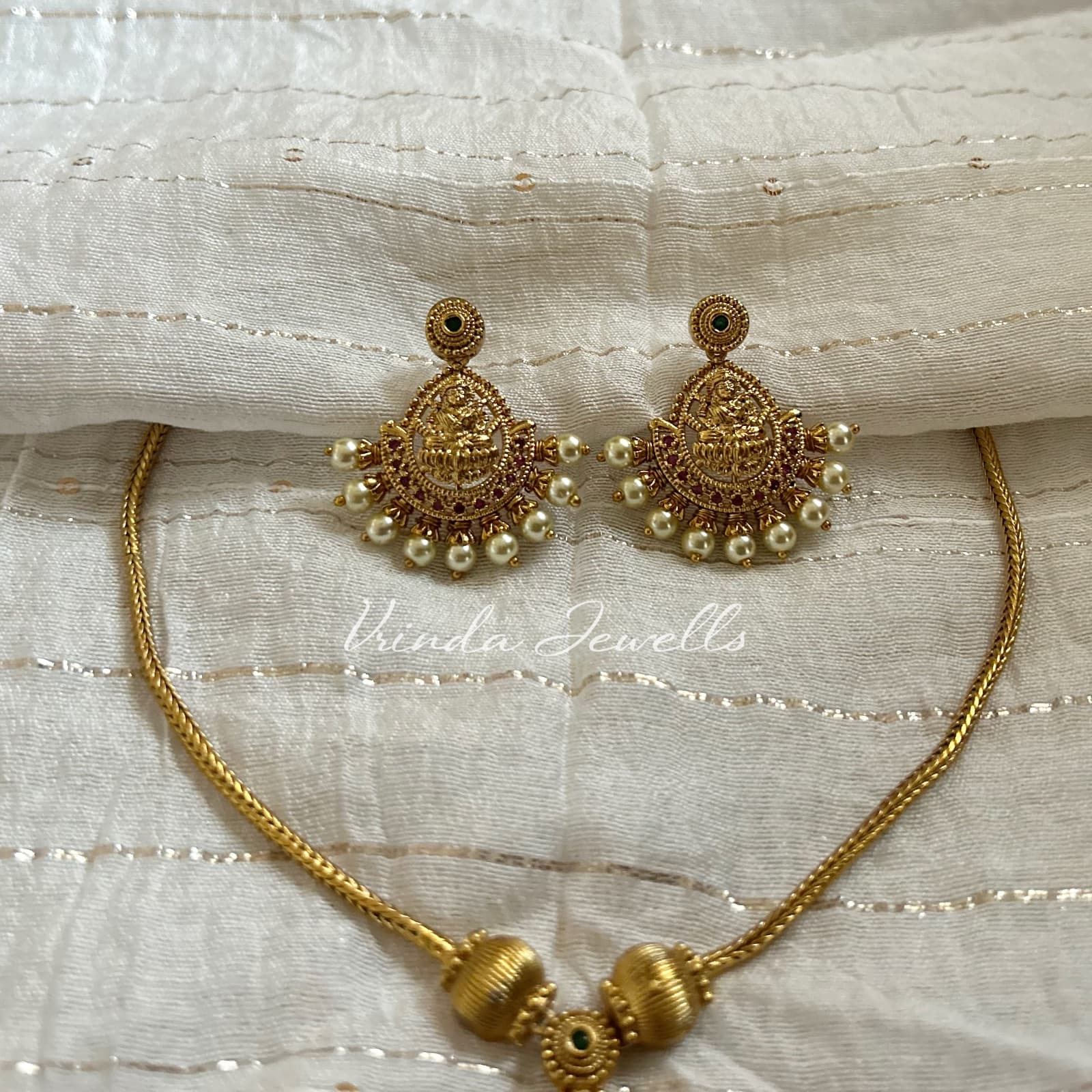 Lakshmi dollar short necklace 3