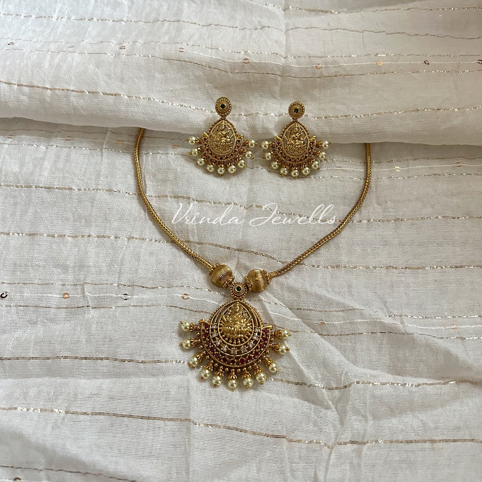Lakshmi dollar short necklace